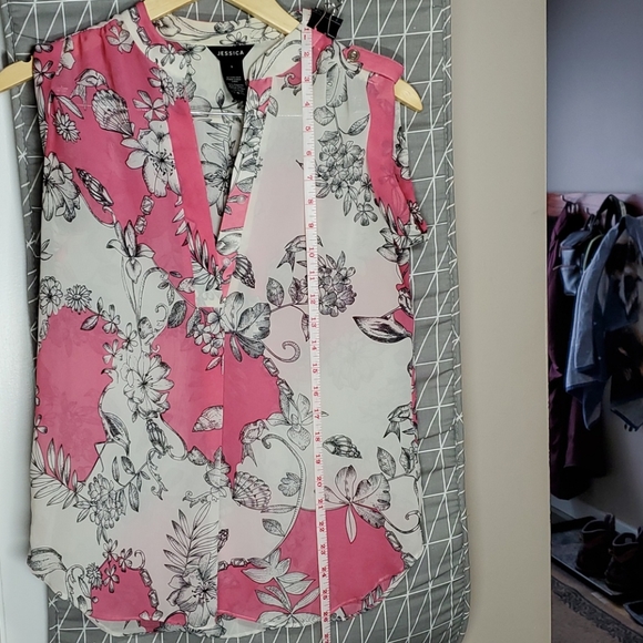 Beautiful top - Picture 8 of 8